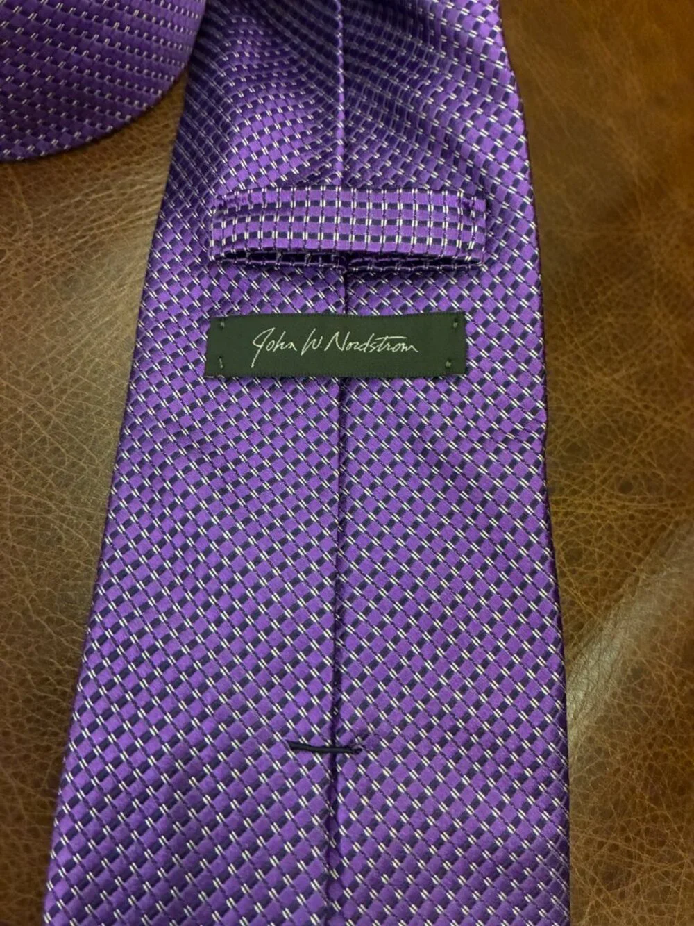 MEN'S JOHN W NORDSTROM TIE MADE IN USA 100% SILK PURPLE GEOMETRIC 3.75